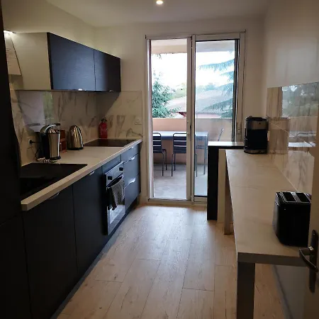 Riverside Toulouse Apartment *